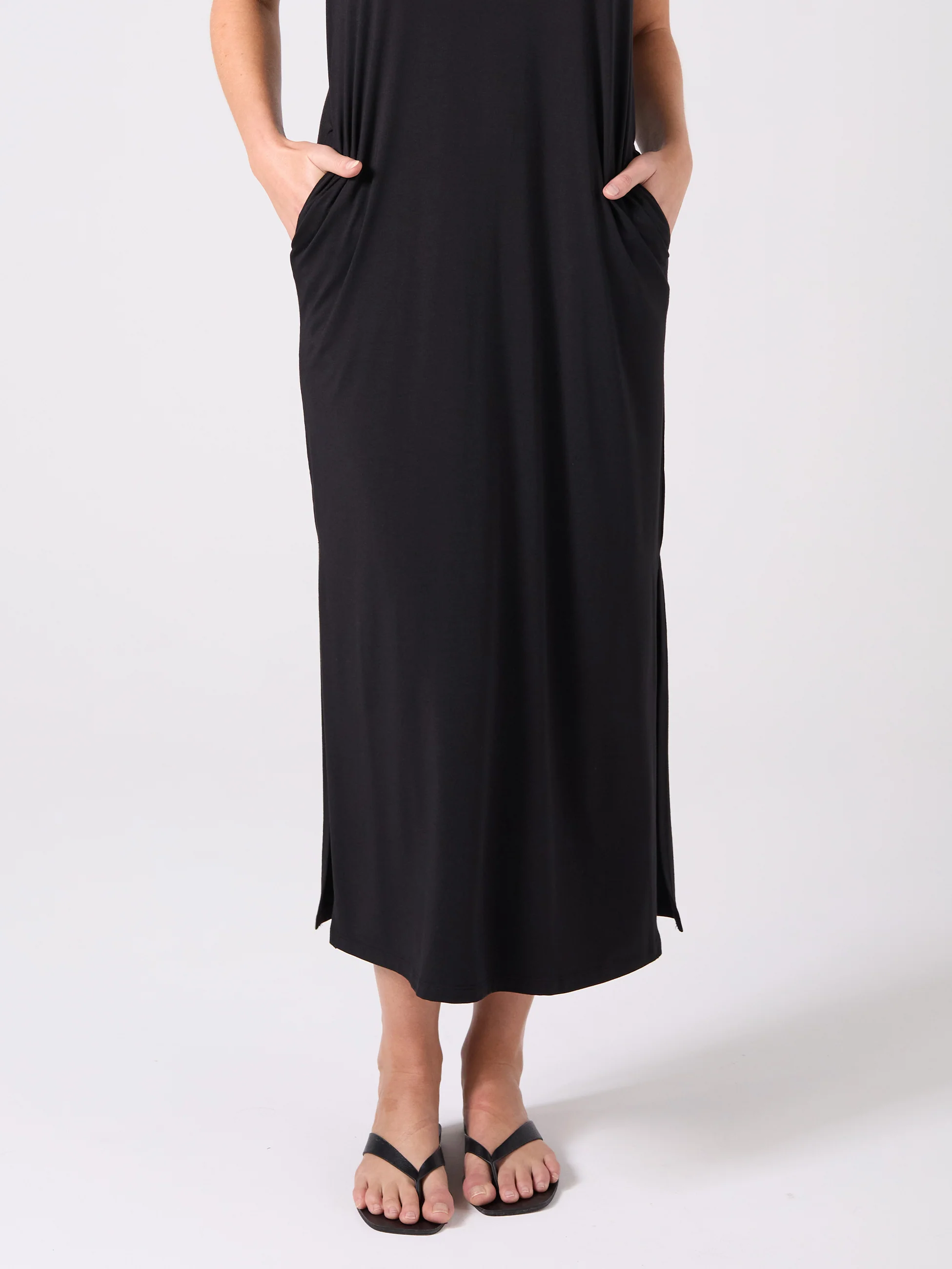 Everly V Neck Maxi Dress - Black - Image 5