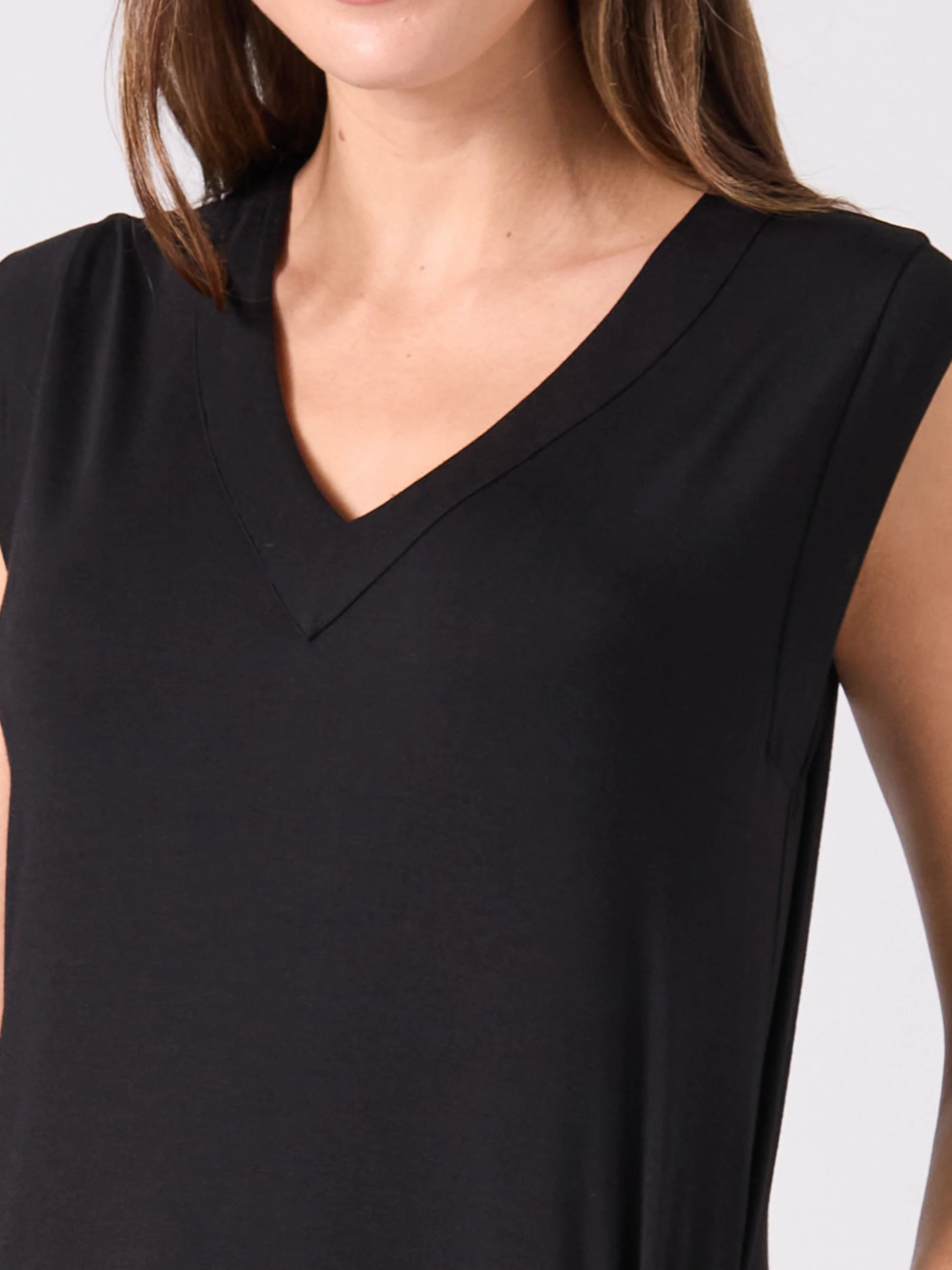 Everly V Neck Maxi Dress - Black - Image 6