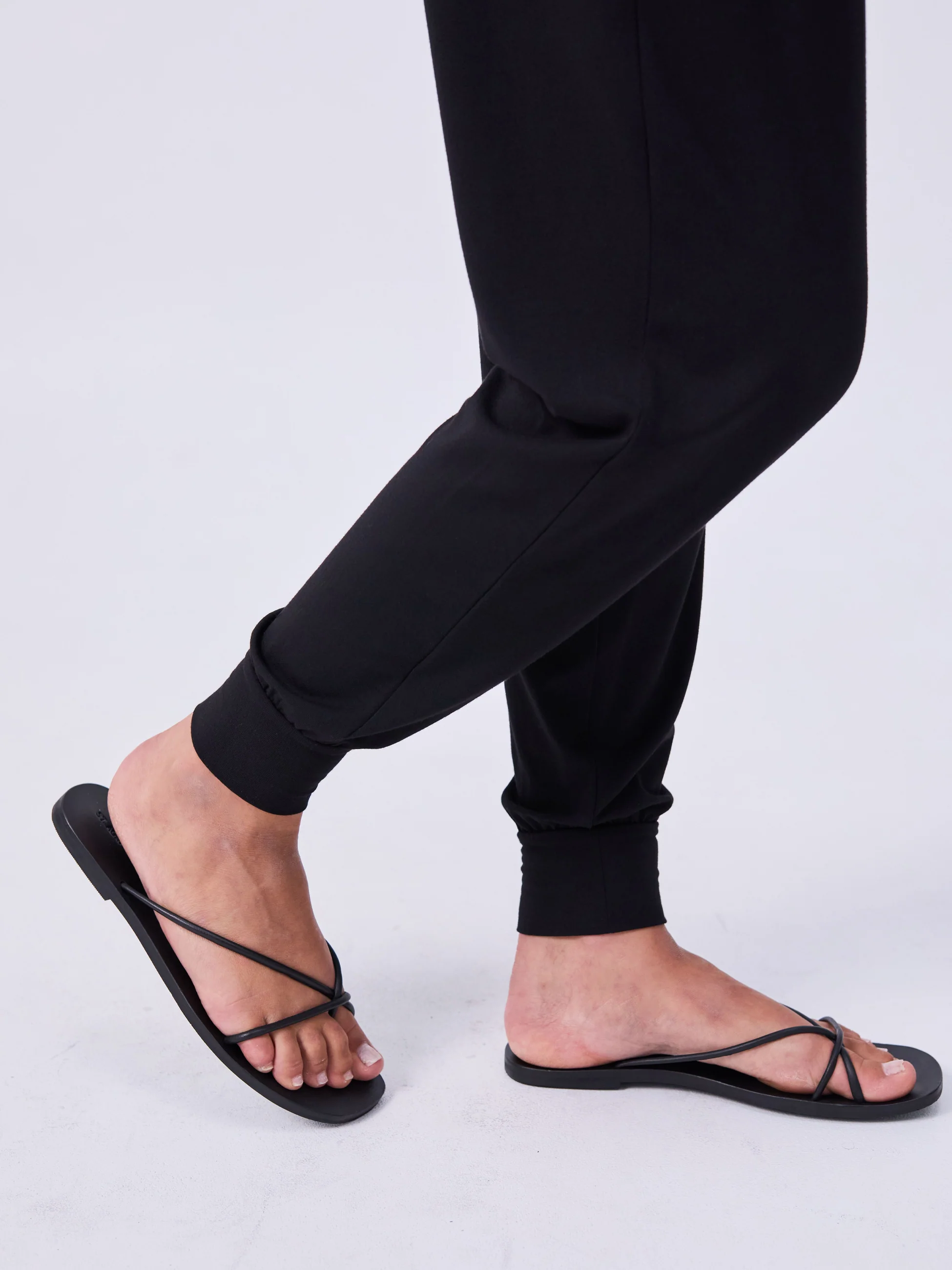 Nomad Relax Pant Regular Length - Black - Image 4